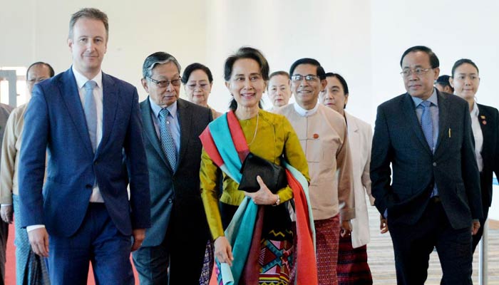 আন্তর্জাতিক আদালতে লড়তে হেগের পথে সু চি