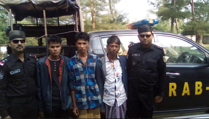 টেকনাফে ৩ মাদক ব্যবসায়ী আটক