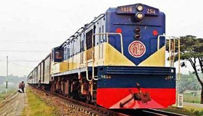 নাখালপাড়ায় ট্রেনে কাটা পড়ে ২ জনের মৃত্যু