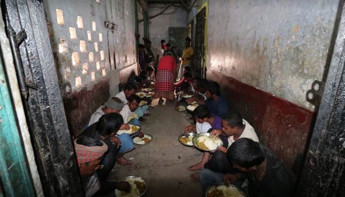 ৯৫ বছর ধরে বিনামূল্যে খাবার জোগায় অন্নছত্র ট্রাস্ট