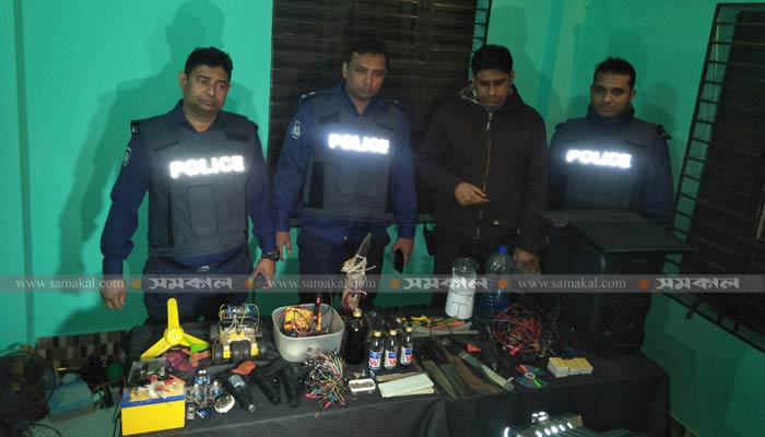 সাভারে জঙ্গি আস্তানা থেকে নারী আটক, বিস্ফোরক ও অস্ত্র উদ্ধার