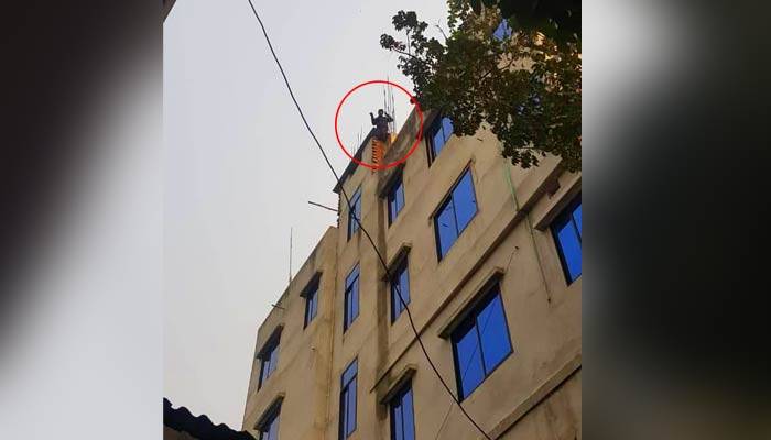 ৬তলায় উঠে যুবকের আত্মহত্যার চেষ্টা, ৯৯৯-এ ফোনে বাঁচল প্রাণ