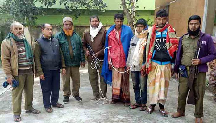 সুন্দরবন থেকে ৩ হরিণ শিকারি আটক