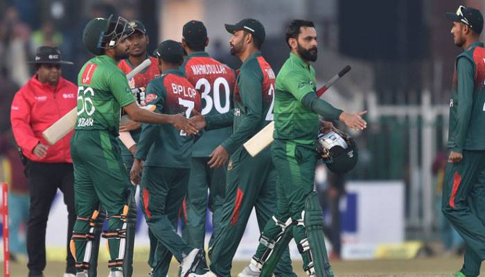 অজুহাতের পথও রাখলেন না হাফিজরা