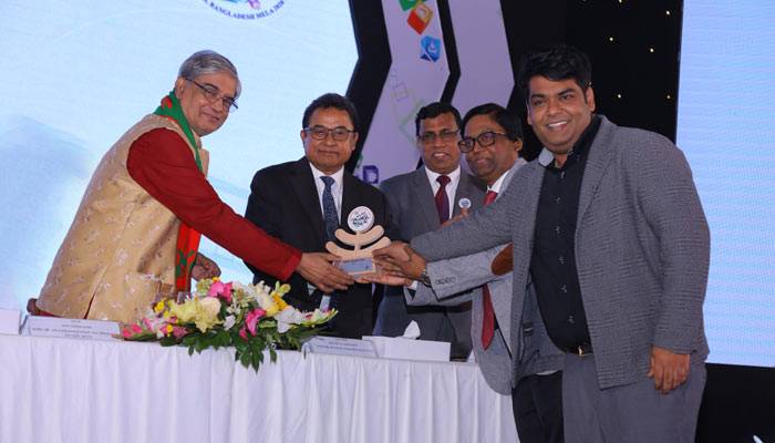 ডিজিটাল বাংলাদেশ বিনির্মাণে বিশেষ ভূমিকার জন্য পুরস্কৃত ‘নগদ’