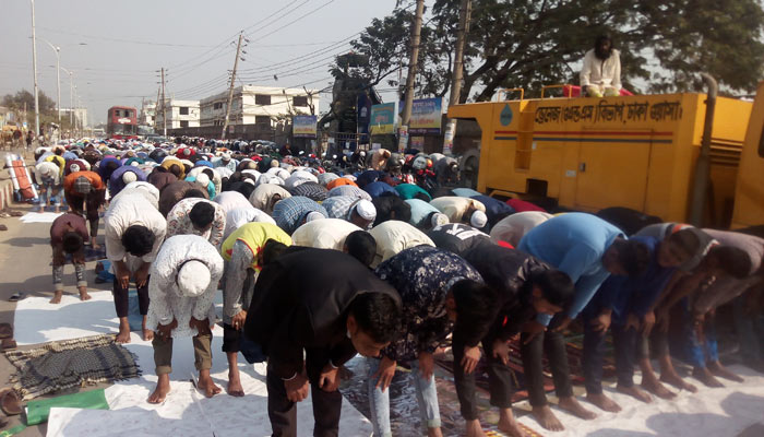 ইজতেমার দ্বিতীয় পর্বের জুমার নামাজে মুসল্লিদের ঢল