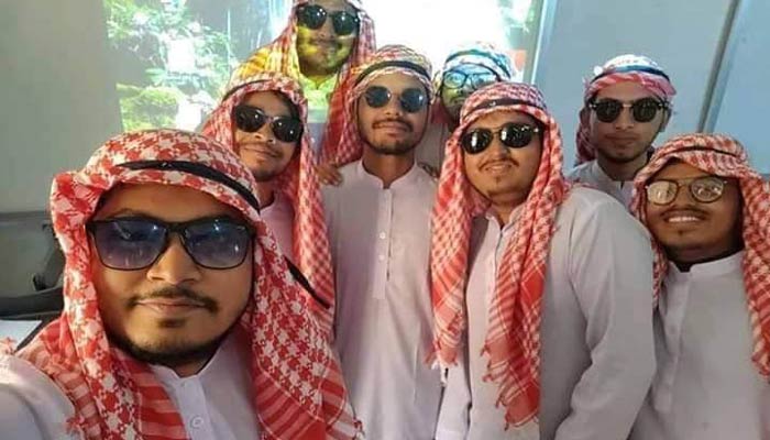 আরবদের পোশাকে কুয়েট শিক্ষার্থীরা, বিব্রত প্রশাসন