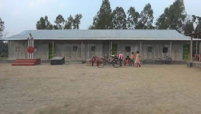নতুন বই পায়নি বিলুপ্ত ছিটমহলের শিক্ষার্থীরা, শ্রেণিকক্ষে তালা