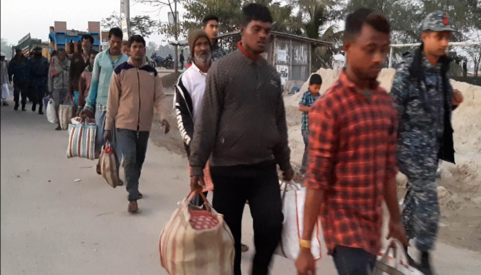 বাংলাদেশ জলসীমায় ২ ট্রলারসহ ২৬ ভারতীয় জেলে আটক