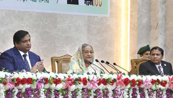 চাকরির পেছনে না ছুটে কর্মসংস্থান সৃষ্টি করতে হবে: প্রধানমন্ত্রী