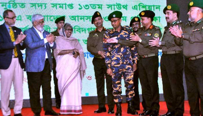 রোমান এখন আনসারের ল্যান্স নায়েক