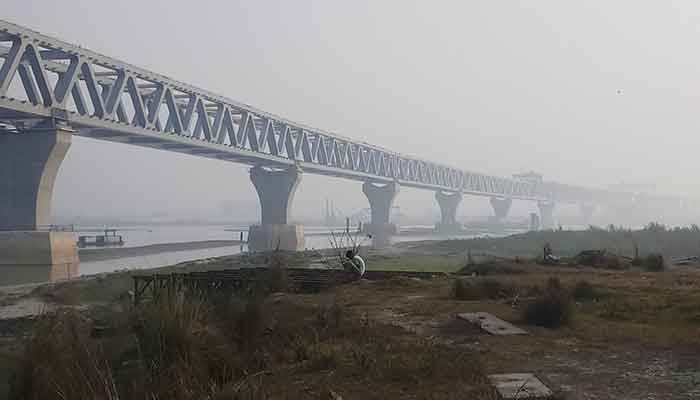 পদ্মা সেতুর অর্ধেকের বেশি এখন দৃশ্যমান