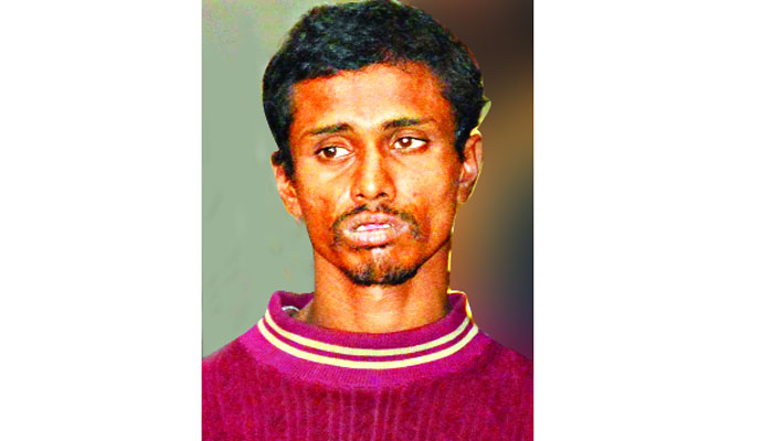 মেয়েটিকে ভবঘুরে ভেবেই টার্গেট করি
