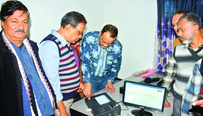 আলোচনার কেন্দ্রে ইভিএম