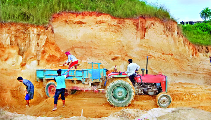 পাহাড় সাবাড় করছে কুমিল্লা বিশ্ববিদ্যালয়