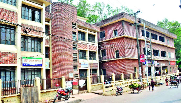 গরিবের হাসপাতালে চিকিৎসা দেবে কে