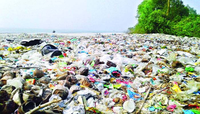 ময়লা-আবর্জনা দূষণে হুমকিতে কুয়াকাটা