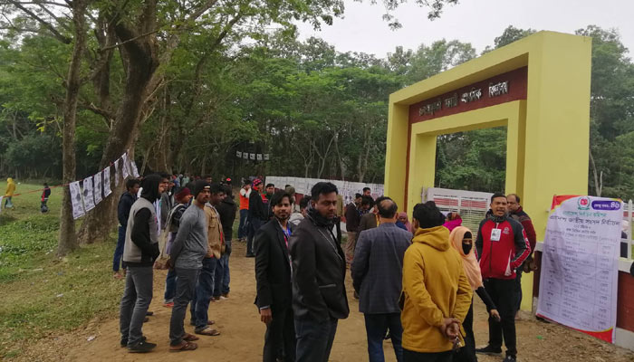 চট্টগ্রাম-৮ আসনের উপ-নির্বাচনে ভোট গ্রহণ চলছে