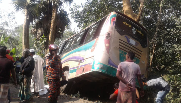 গোপালগঞ্জে দুর্ঘটনায় প্রাণ গেল ৩ নারীর