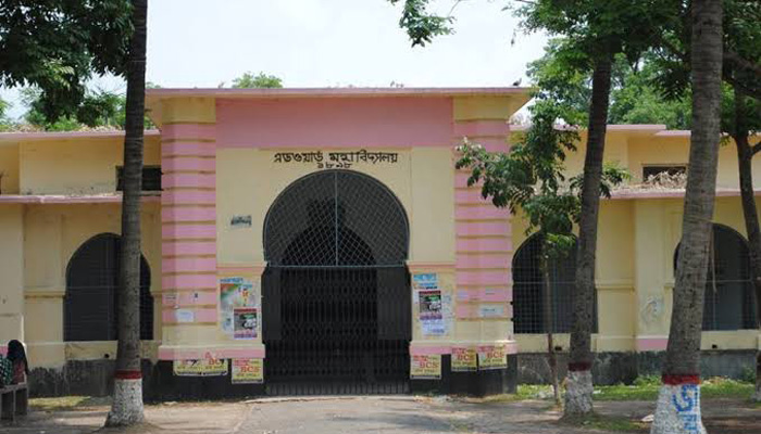 এডওয়ার্ড কলেজের অধ্যক্ষের দুর্নীতি তদন্তে দুদক