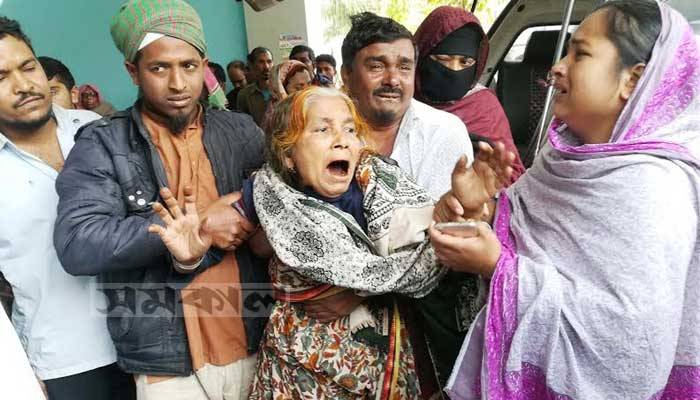 পথচারীদের ওপর উঠে গেল বাস, মা-ছেলেসহ নিহত ৩