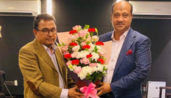 অর্থমন্ত্রীকে এস আলম গ্রুপের চেয়ারম্যানের অভিনন্দন