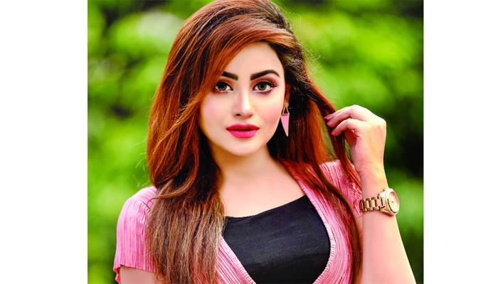 শীতে ঠোঁটের যত্নে