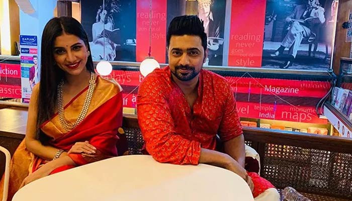 বিয়ের কার্ড শেয়ার করলেন দেব