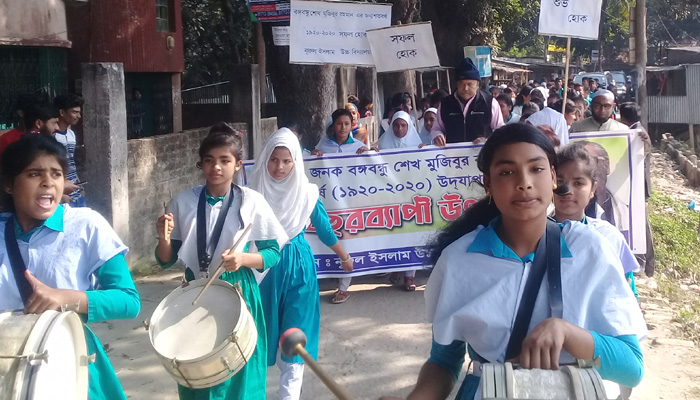 মুজিব বর্ষ উপলক্ষে ফরিদপুরে নুরুল ইসলাম স্কুলে আনন্দ শোভাযাত্রা