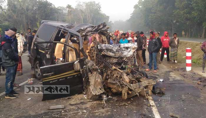 বাস-মাইক্রো সংঘর্ষে এক পরিবারের চারজনসহ নিহত ৬