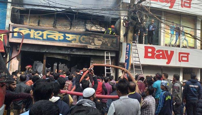 আগুনে পুড়ে একই পরিবারের ৫ জনের মৃত্যু