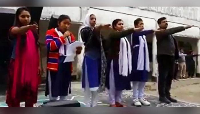জুতা পায়ে শহীদ মিনারে শিক্ষক-শিক্ষার্থীর শপথ, তোলপাড়