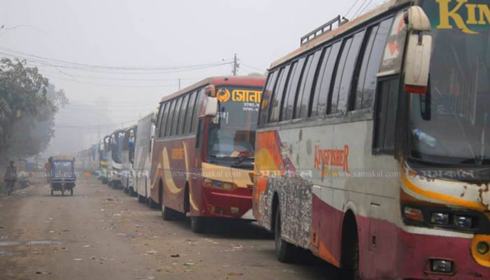দৌলতদিয়ায় নদী পারের অপেক্ষায় শতশত যানবাহন