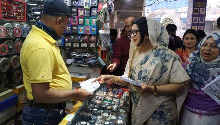 ইশরাকের জন্য ভোট চাইলেন মা ইসমত আরা