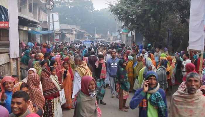 শ্রম বিক্রির হাটে মিলছে শত শত নারী শ্রমিক