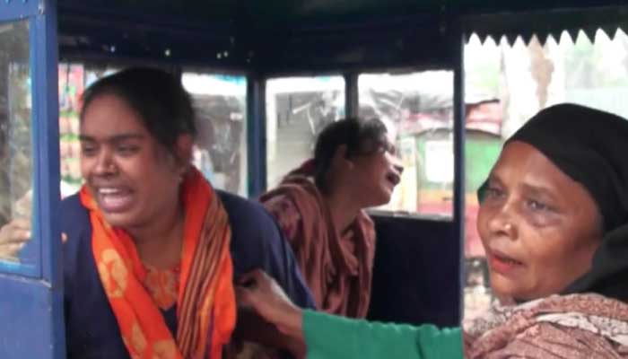 লক্ষ্মীপুরে পিকআপ ভ্যান নিয়ন্ত্রণ হারিয়ে পুকুরে, নিহত ৩