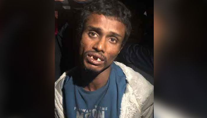 মজনু মুখ খুলছে