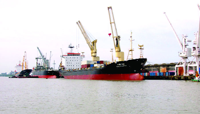 মোংলা বন্দরে কার্গো জাহাজডুবি, উদ্ধার ১৪ নাবিক