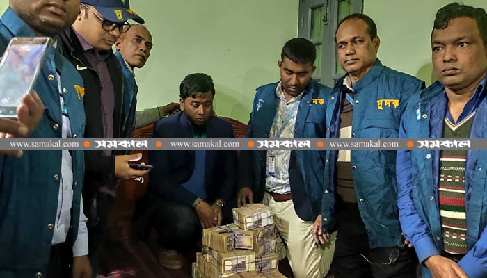 খাটের নিচে টাকা রাখা সেই প্রকল্প কর্মকর্তা জেলহাজতে