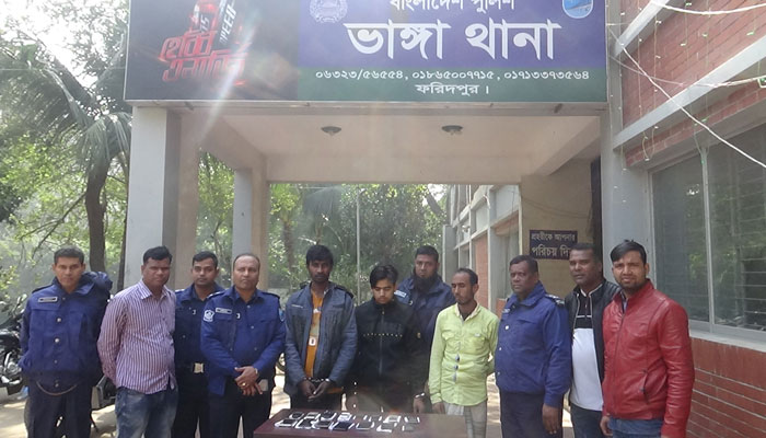 ভাঙ্গায় বিকাশ প্রতারক চক্রের তিন সদস্য আটক