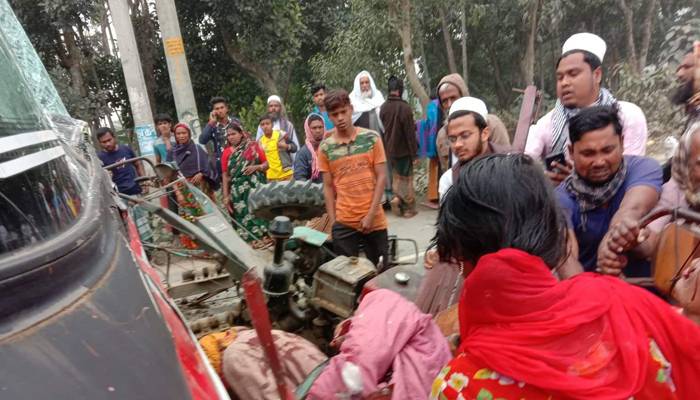 গৌরীপুরে বাসচাপায় প্রাণ গেল মা-ছেলেসহ ৪ জনের