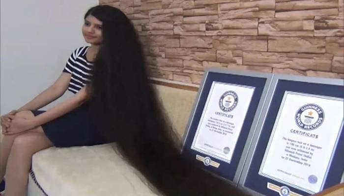 লম্বা চুলের নতুন রেকর্ড সেই কিশোরীর