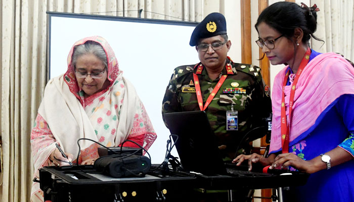 ই-পাসপোর্টের জন্য প্রধানমন্ত্রীর ফটো নেওয়া হয়েছে