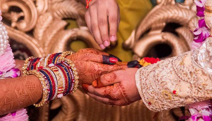 কনের মাকে নিয়ে পালালেন বরের বাবা!