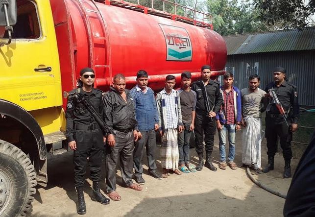 শাহজাদপুরে ৫টি ভেজাল পেট্রোল কারখানা সিলগালা