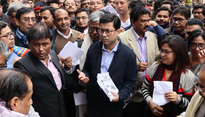 প্রতিপক্ষের বিরুদ্ধে হামলার অভিযোগ তাপসের