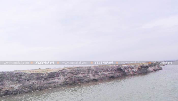 অসময়ে তিস্তায় ভাঙন, বিলীন হচ্ছে আবাদি জমি