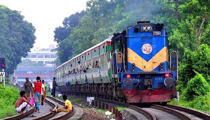 ট্রেনের জানালার পাশে বসতে ভয়