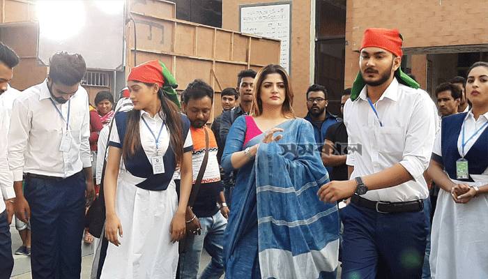 এফডিসিতে শিক্ষার্থীদের 'আন্দোলনে' কলকাতার শ্রাবন্তী