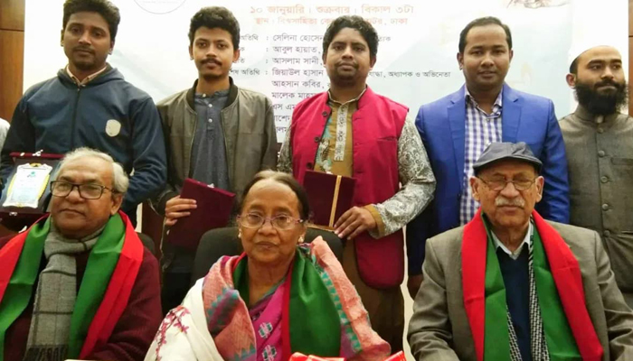 প্রিয় বাংলা পাণ্ডুলিপি পুরস্কার পেলেন ৪ তরুণ লেখক